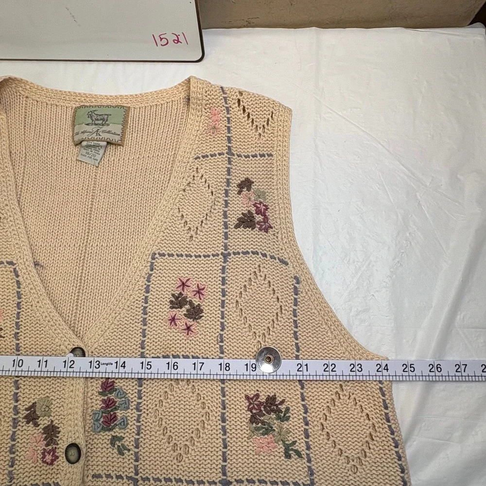 Alpine K Collection Vintage Floral Embroidered Knit Sweater Vest Tan Beige 18/20